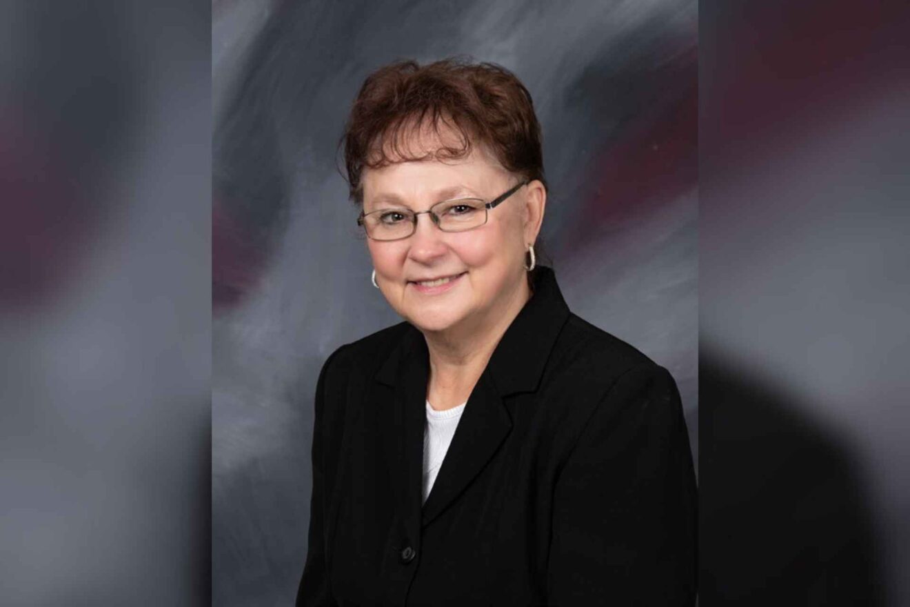 VP and Branch Manager Connie Tenney retires from Citizens Bank